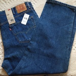NWT 550 Levis
